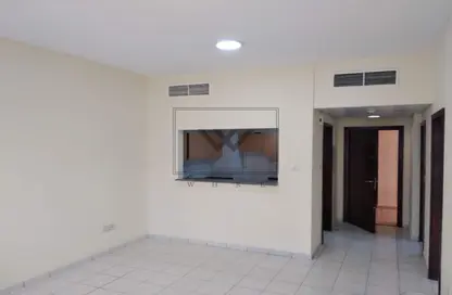 شقة - غرفة نوم - 2 حمامات للايجار في ب١٢ - طراز فرنسي - المدينة الدولية - دبي