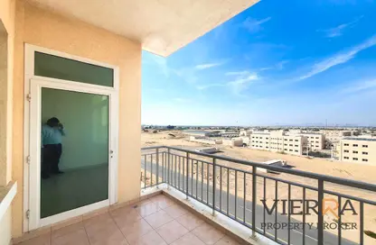 Apartment - 1 Bedroom - 2 Bathrooms for rent in Mazaya 25 - Queue Point - Dubai Land - Dubai