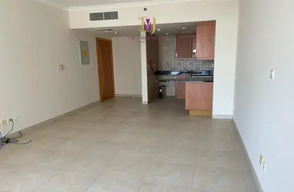 Apartment - 1 Bathroom for rent in Global Lake View - JLT Cluster E - Jumeirah Lake Towers - Dubai