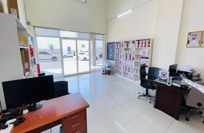 Shop - Studio for rent in Mussafah Industrial Area - Mussafah - Abu Dhabi