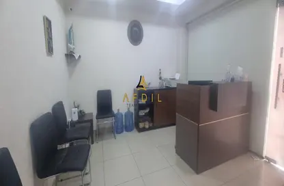 Shop - Studio for rent in Arif and Bintoak Building - Al Karama - Dubai