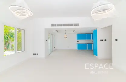 Villa - 3 Bedrooms - 3 Bathrooms for rent in Springs 8 - The Springs - Dubai