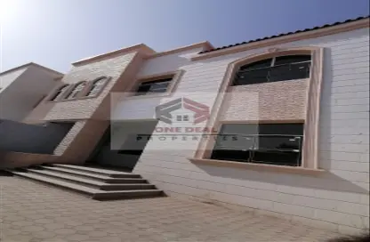 Villa - 5 Bedrooms for rent in Falaj Hazzaa - Al Ain