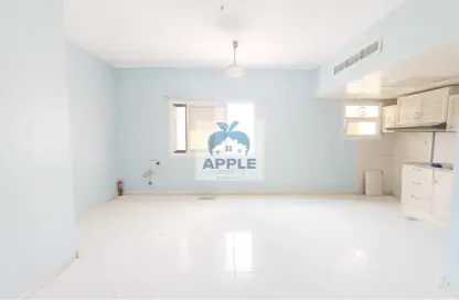 Apartment - 1 Bathroom for rent in Muwailih Building - Muwaileh - Sharjah