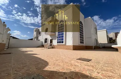 Villa - 4 Bedrooms - 4 Bathrooms for rent in Al Faseel - Fujairah