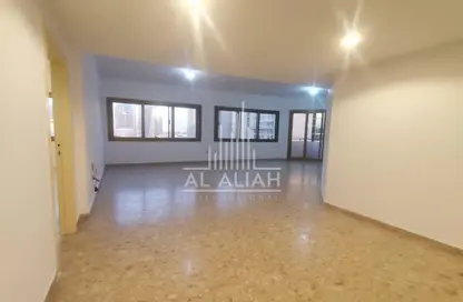 Apartment - 3 Bedrooms - 4 Bathrooms for rent in Tourist Club Area - Abu Dhabi