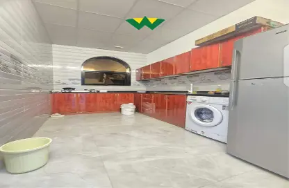 Apartment - 2 Bedrooms - 2 Bathrooms for rent in Baniyas East - Baniyas - Abu Dhabi