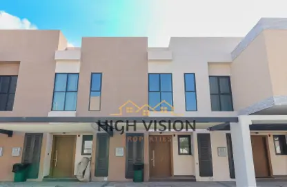 Townhouse - 2 Bedrooms - 3 Bathrooms for rent in Aldhay at Bloom Gardens - Bloom Gardens - Al Salam Street - Abu Dhabi