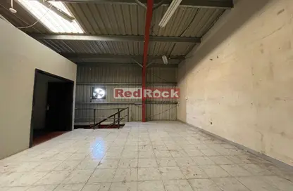 Warehouse - Studio - 1 Bathroom for rent in Umm Ramool - Dubai