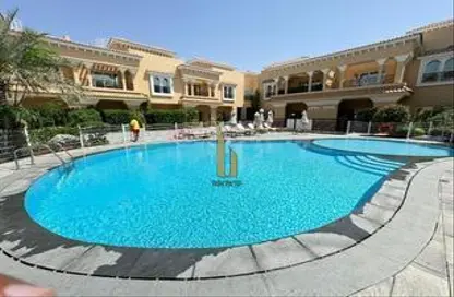 Villa - 4 Bedrooms - 5 Bathrooms for rent in Jumeirah 1 Villas - Jumeirah 1 - Jumeirah - Dubai