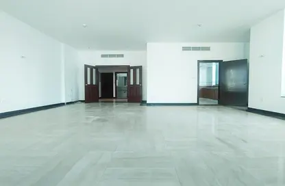 Apartment - 3 Bedrooms - 4 Bathrooms for rent in Liwa Centre Tower 2 - Liwa Centre Towers - Hamdan Street - Abu Dhabi