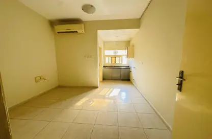 Apartment - 1 Bathroom for rent in Fire Station Road - Muwaileh - Sharjah