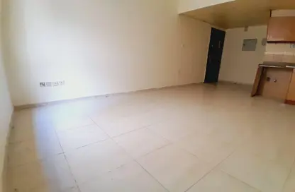 Apartment - 1 Bathroom for rent in Bu Tina - Al Sharq - Sharjah