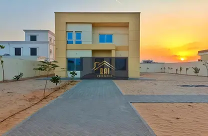 Villa - 5 Bedrooms - 6 Bathrooms for rent in Um Nahad Third - Dubai Land - Dubai