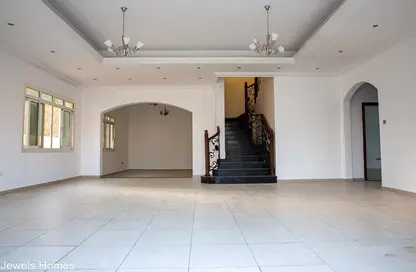 Villa - 5 Bedrooms - 5 Bathrooms for rent in Jumeirah 1 - Jumeirah - Dubai