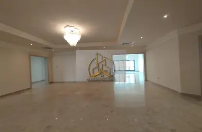 Apartment - 4 Bedrooms - 5 Bathrooms for rent in Cornich Al Khalidiya - Al Khalidiya - Abu Dhabi