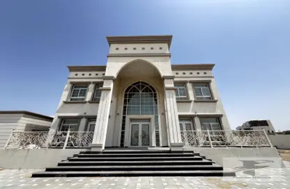 Villa - 5 Bedrooms - 6 Bathrooms for rent in Al Aweer 1 - Al Aweer - Dubai