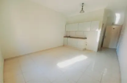 Apartment - 1 Bathroom for rent in Fire Station Road - Muwaileh - Sharjah