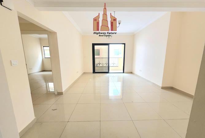 Apartment - 1 Bedroom - 2 Bathrooms for rent in Muwailih Building - Muwaileh - Sharjah