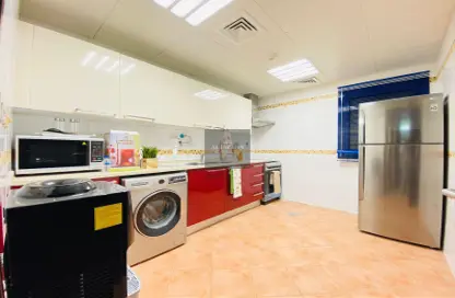 صورة لـ مطبخ شقة - 3 غرف نوم - 4 حمامات للايجار في منطقة المرور - أبوظبي ، صورة رقم 1