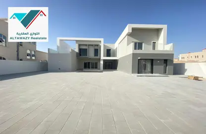 Villa - 5 Bedrooms for rent in Madinat Al Riyad - Abu Dhabi