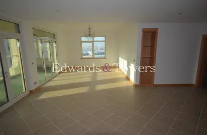 Apartment - 3 Bedrooms - 3 Bathrooms for rent in Jash Falqa - Shoreline Apartments - Palm Jumeirah - Dubai