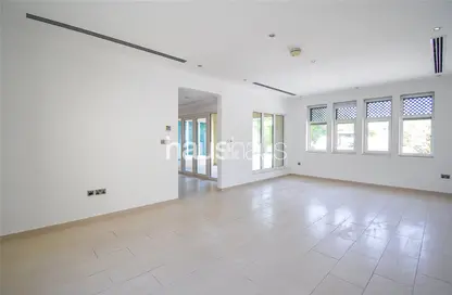 Villa - 3 Bedrooms - 4 Bathrooms for rent in Regional - Jumeirah Park - Dubai