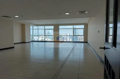 Apartment - 4 Bedrooms - 5 Bathrooms for rent in Baynuna Tower 2 - Corniche Road - Abu Dhabi