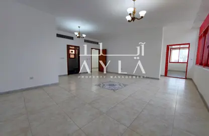 Apartment - 3 Bedrooms - 4 Bathrooms for rent in Hamdan Street - Abu Dhabi