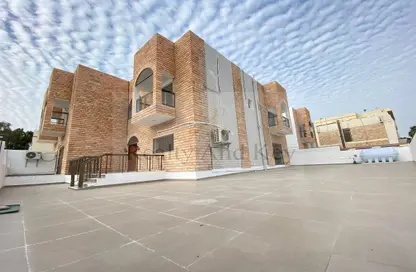 Villa - 5 Bedrooms - 4 Bathrooms for rent in Al Karamah - Abu Dhabi