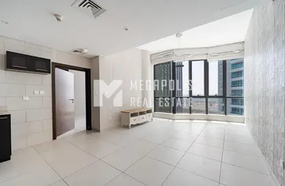 Apartment - 1 Bedroom - 2 Bathrooms for sale in Panoramic Tower - Dubai Marina - Dubai