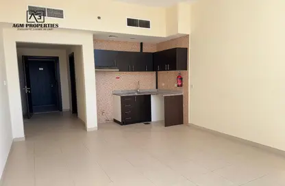 Apartment - Studio - 1 Bathroom for rent in Silicon Gates 4 - Silicon Gates - Dubai Silicon Oasis - Dubai