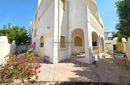 Villa - 5 Bedrooms - 5 Bathrooms for rent in Jumeirah 1 Villas - Jumeirah 1 - Jumeirah - Dubai