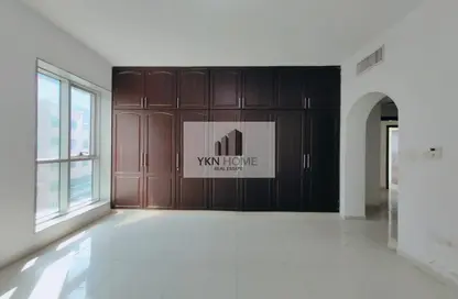 Apartment - 4 Bedrooms - 5 Bathrooms for rent in Golden Tower - Khalidiya Street - Al Khalidiya - Abu Dhabi