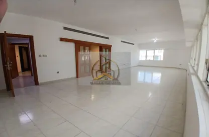 Apartment - 3 Bedrooms - 4 Bathrooms for rent in Hamdan Street - Abu Dhabi