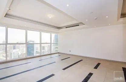 Apartment - 4 Bedrooms - 5 Bathrooms for rent in Wave tower - Corniche Road - Abu Dhabi