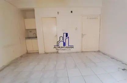 Apartment - Studio - 1 Bathroom for rent in Bu Tina - Al Sharq - Sharjah