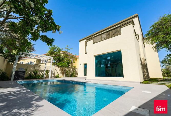 Villa - 4 Bedrooms - 5 Bathrooms for rent in Regional - Jumeirah Park - Dubai