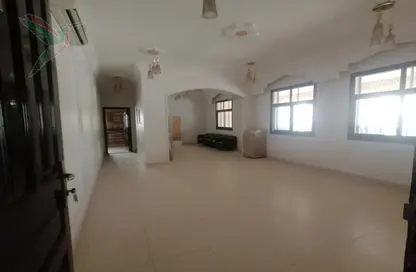 Apartment - 3 Bedrooms - 4 Bathrooms for rent in Al Dafeinah - Asharej - Al Ain