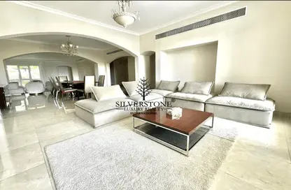 Villa - 4 Bedrooms - 5 Bathrooms for rent in Meadows 7 - Meadows - Dubai