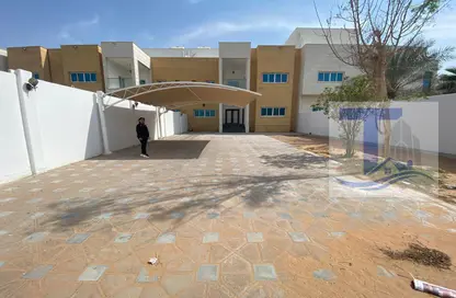 Villa - 5 Bedrooms - 5 Bathrooms for rent in Khalifa City A - Khalifa City - Abu Dhabi