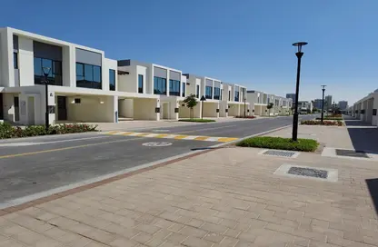 Townhouse - 3 Bedrooms - 4 Bathrooms for sale in Shams Townhouses - Town Square - Dubai