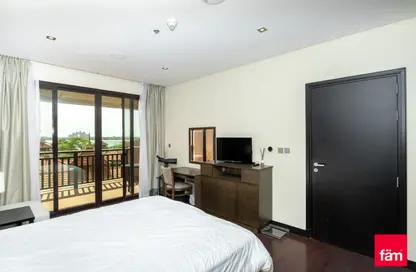 Room / Bedroom image for: Apartment - 1 Bedroom - 2 Bathrooms for sale in Royal Amwaj Residence South - The Royal Amwaj - Palm Jumeirah - Dubai, Image 1