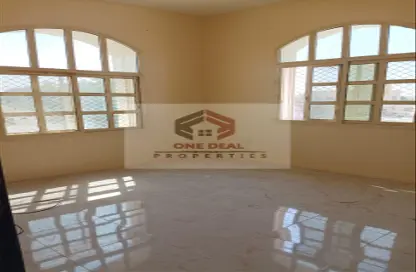 Apartment - 2 Bedrooms - 2 Bathrooms for rent in Al Markhaniya - Al Ain