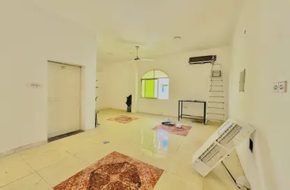 Apartment - 1 Bathroom for rent in Muwailih Building - Muwaileh - Sharjah