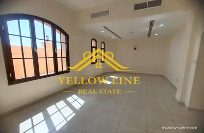 Villa - 4 Bedrooms - 6 Bathrooms for rent in Khalifa Park - Eastern Road - Abu Dhabi