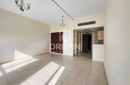 Apartment - 1 Bathroom for rent in X12 - England Cluster - International City - Dubai