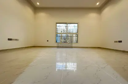 Apartment - 1 Bathroom for rent in Airport Road - Abu Dhabi