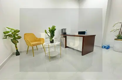 Office Space - Studio - 1 Bathroom for rent in Red Avenue - Al Garhoud - Dubai