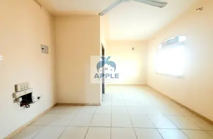 Apartment - 1 Bathroom for rent in Muwailih Building - Muwaileh - Sharjah